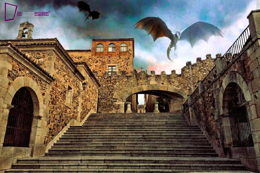 Las Cuatro Esquinas De Касерес Экстерьер фото