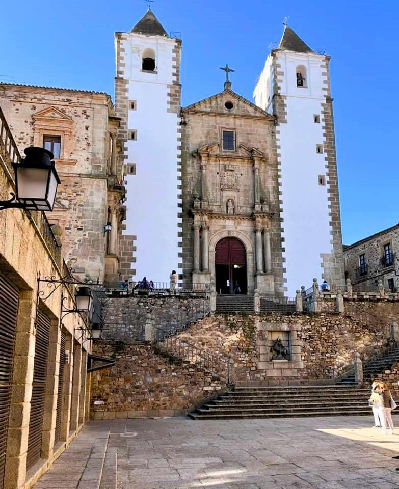 Las Cuatro Esquinas De Касерес Экстерьер фото